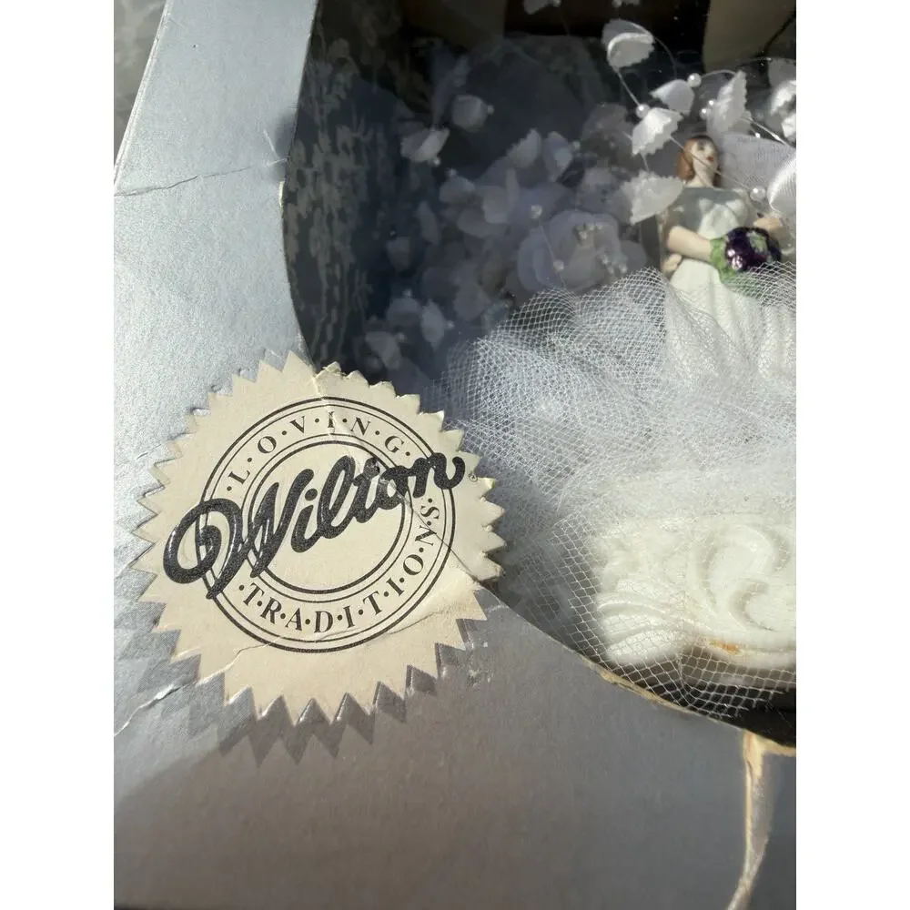 Vintage Wilton Sophistication Wedding Cake Topper Bride Groom Boxed 0117-00202
